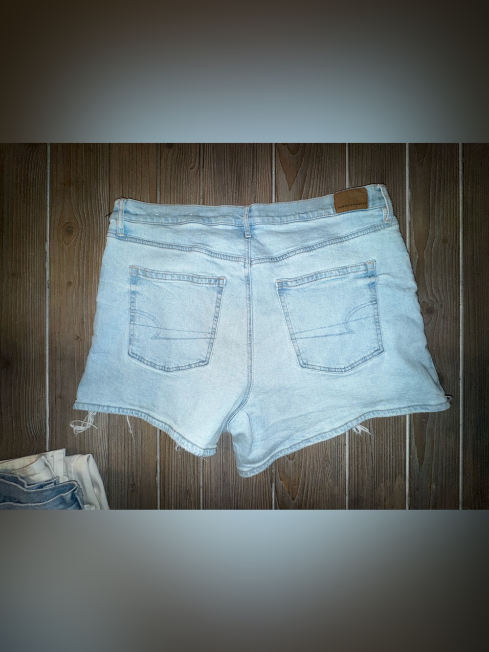 American Eagle Outfitters Relxed Fit Light Wash Distressed Denim Cutoff Shorts - Picture 11 of 12